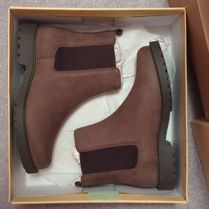 Elegant Brown Chelsea Ankle Boots